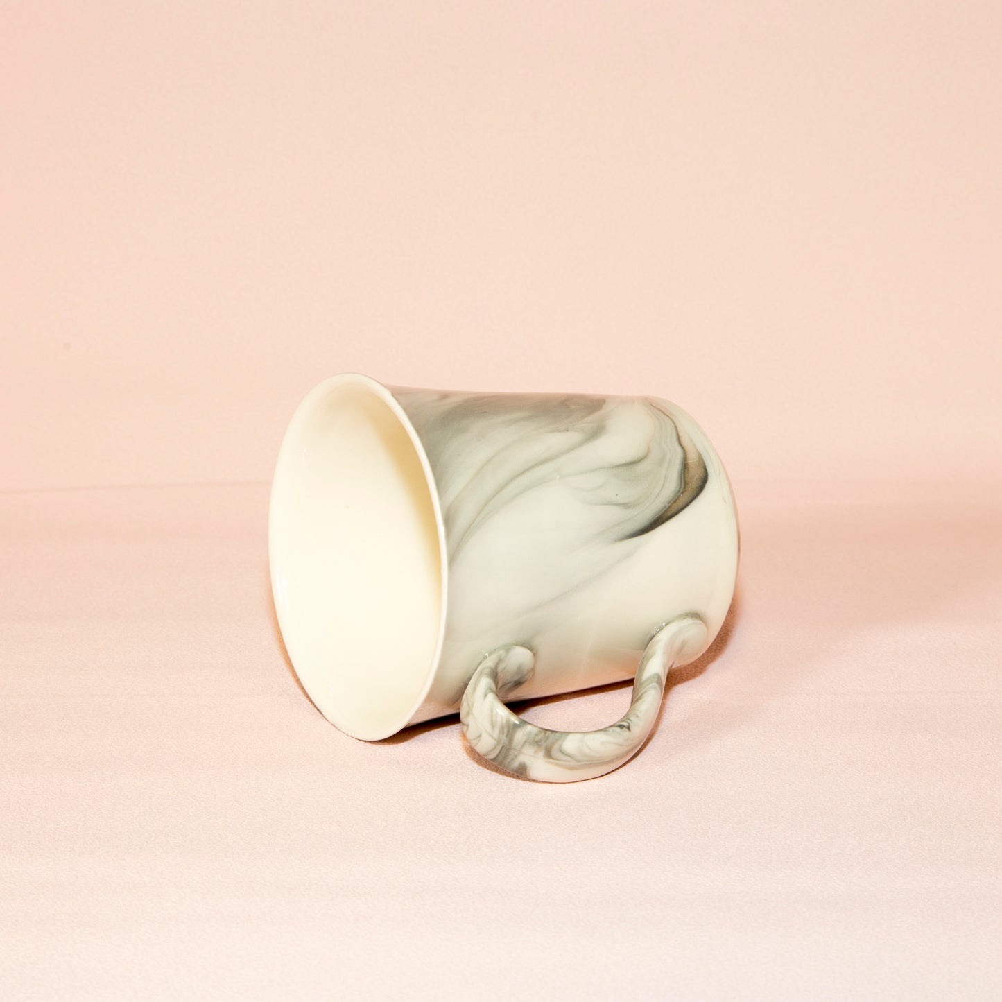 Marbled office mug, black/white 3