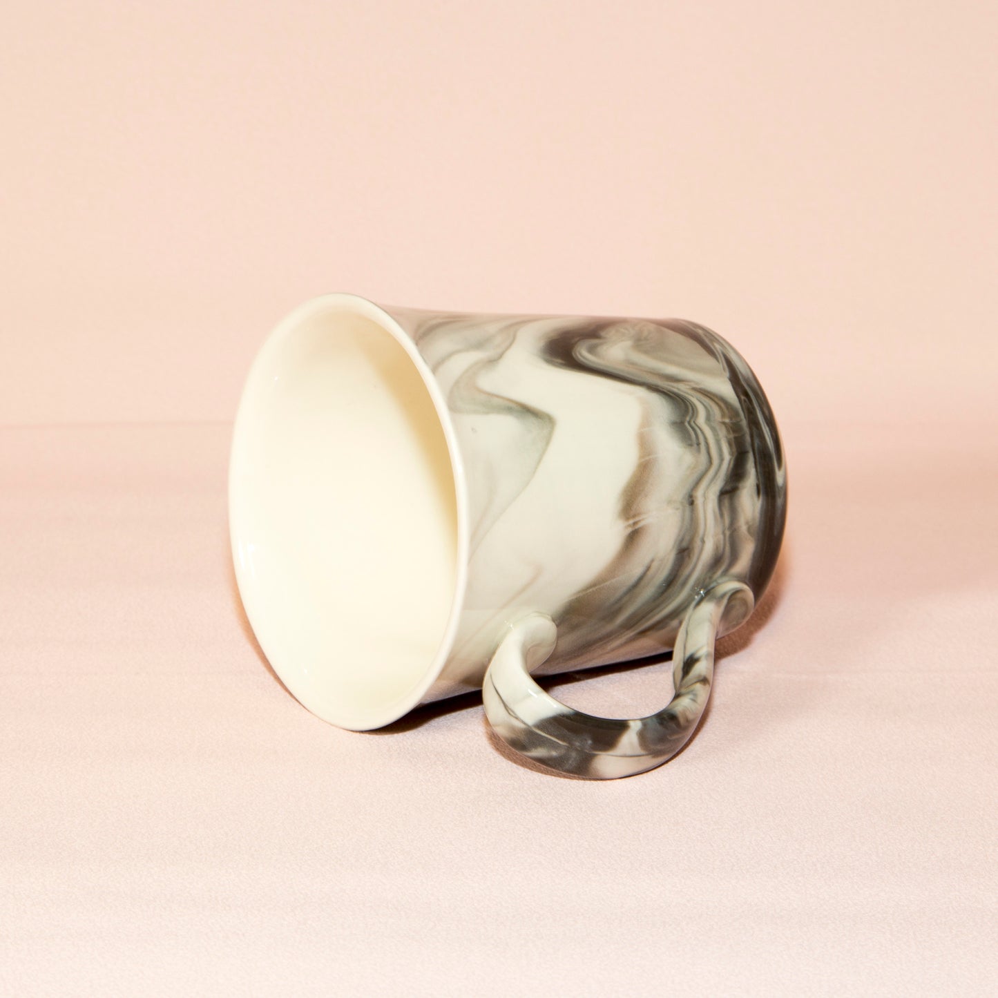 Marbled office mug, black/white 5