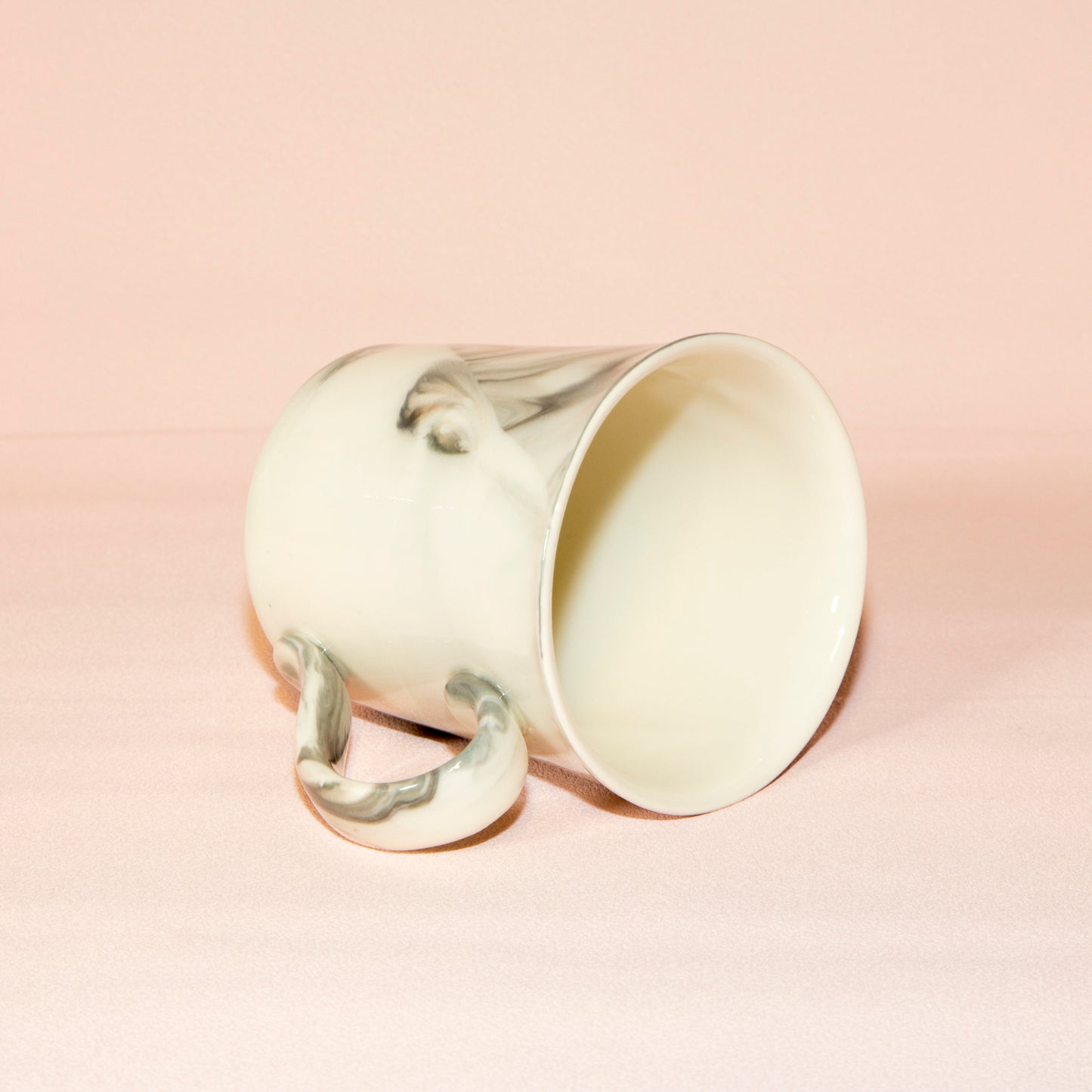 Marbled office mug, black/white